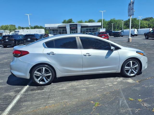 Photo of 2017 Silky Silver Kia Forte