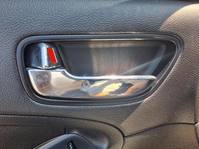 Photo of 2017 Silky Silver Kia Forte
