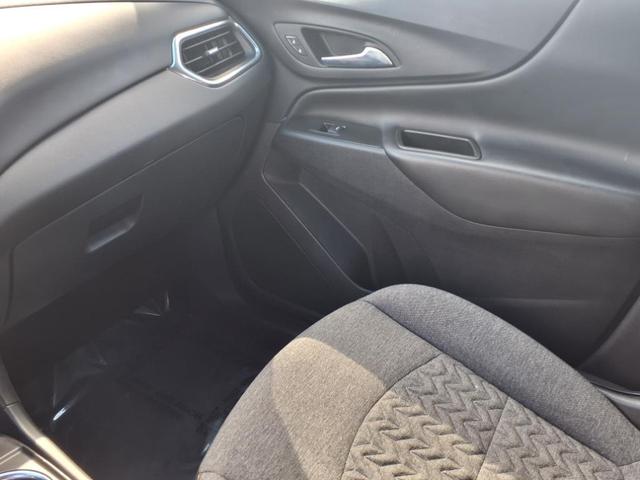 Photo of 2024 Iridescent Pearl Tricoat Chevrolet Equinox