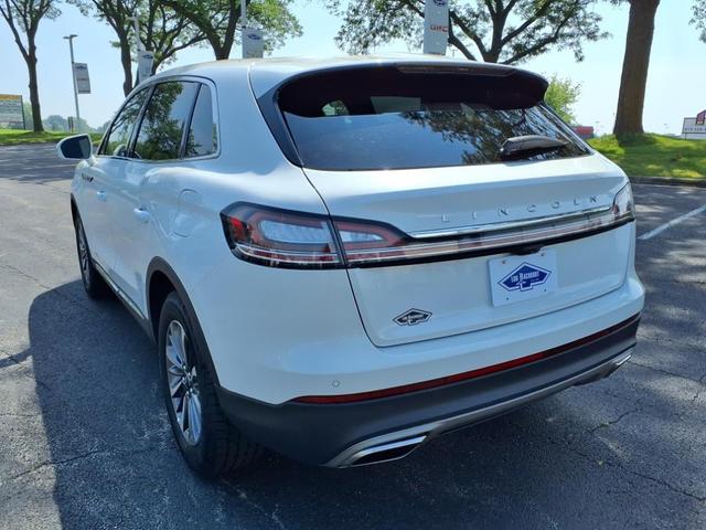 Photo of 2023 White Metallic Lincoln Nautilus
