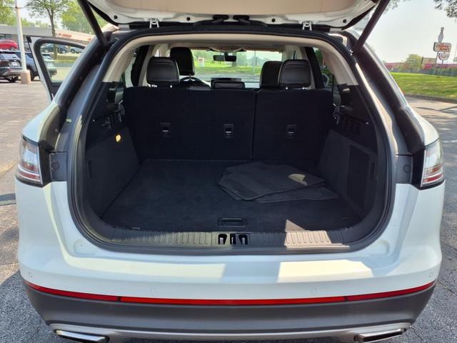 Photo of 2023 White Metallic Lincoln Nautilus