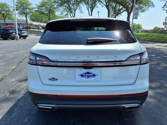 Photo of 2023 White Metallic Lincoln Nautilus