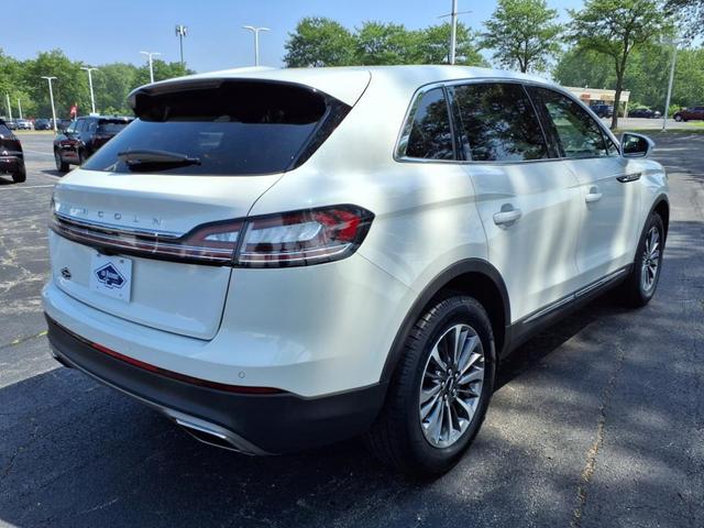 Photo of 2023 White Metallic Lincoln Nautilus