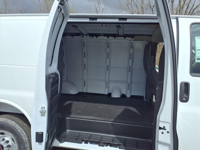 Photo of 2025 Summit White GMC Savana 2500