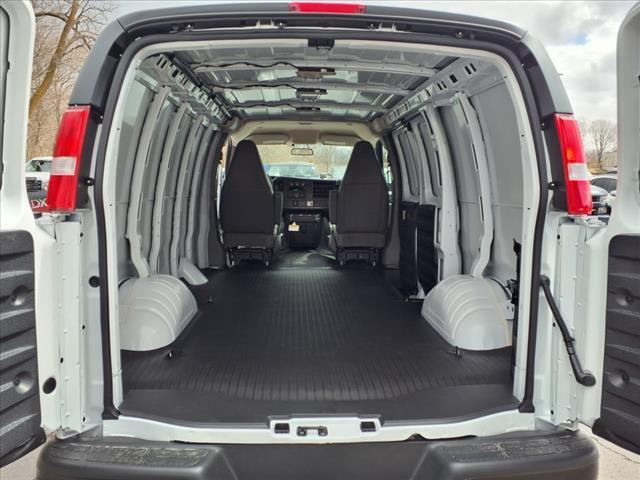 Photo of 2025 Summit White GMC Savana 2500