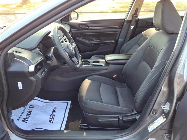Photo of 2023 Gun Metallic Nissan Altima