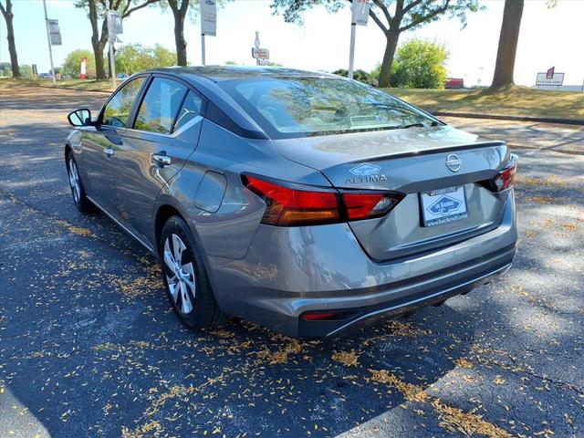 Photo of 2023 Gun Metallic Nissan Altima