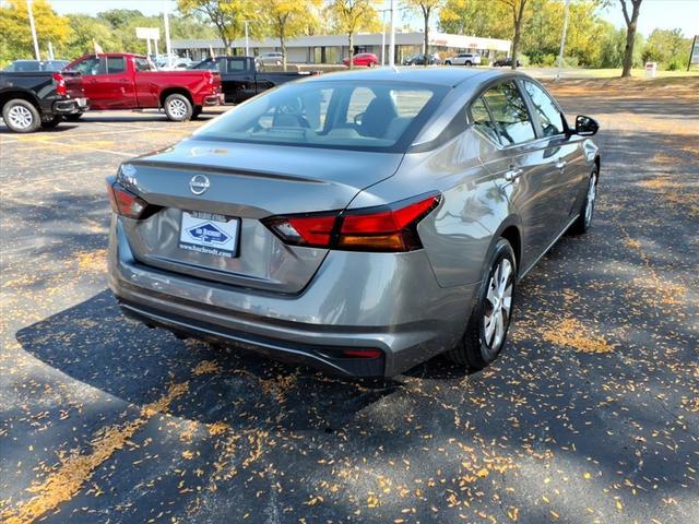 Photo of 2023 Gun Metallic Nissan Altima