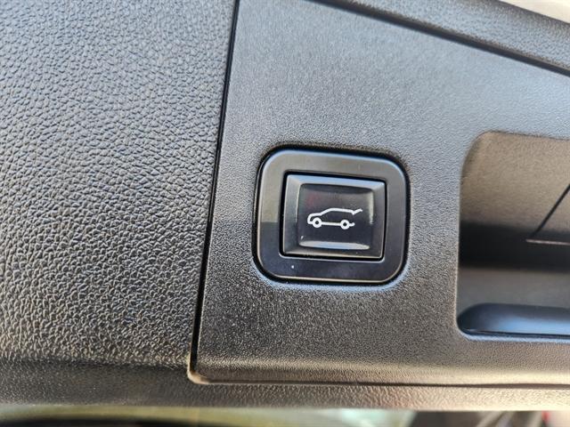 Photo of 2019 White Cadillac XT4