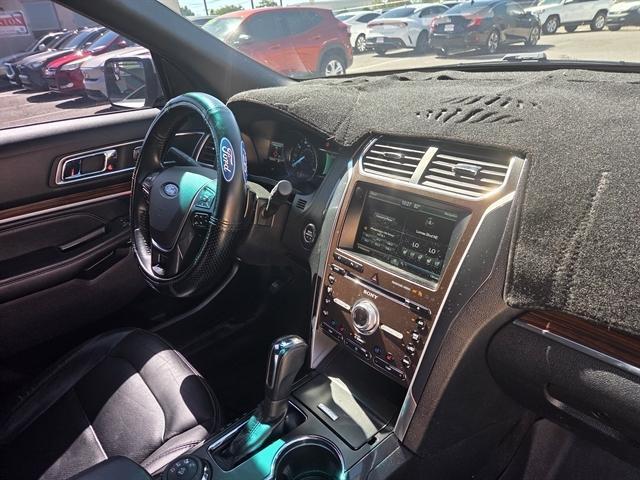 Photo of 2016 Silver Ford Explorer