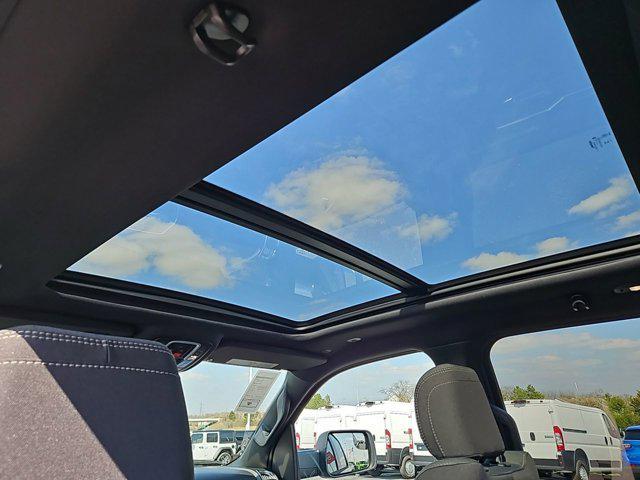 Photo of 2025 Diamond Black Crystal Pearlcoat RAM 1500