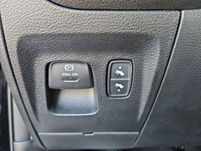 Photo of 2026 Diamond Black Crystal Pearlcoat RAM 1500