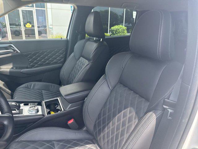 Photo of 2022 White Diamond Mitsubishi Outlander