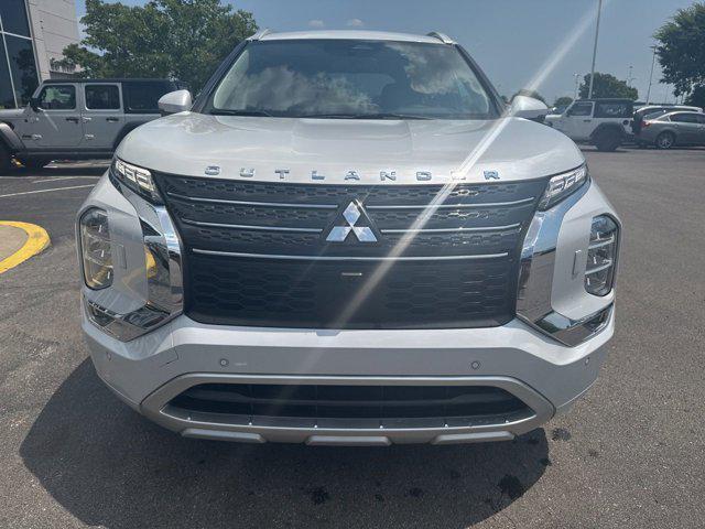 Photo of 2022 White Diamond Mitsubishi Outlander