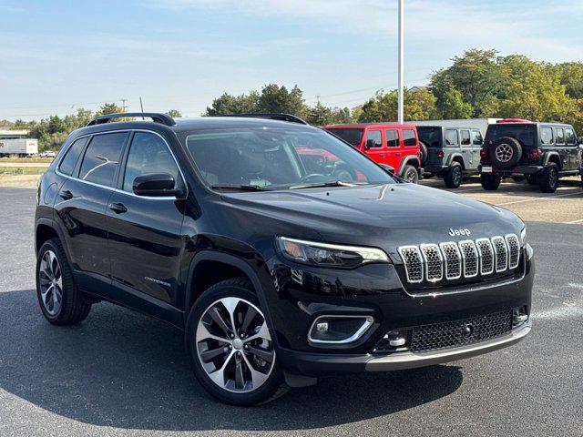 Photo of 2022 Diamond Black Crystal Pearlcoat Jeep Cherokee