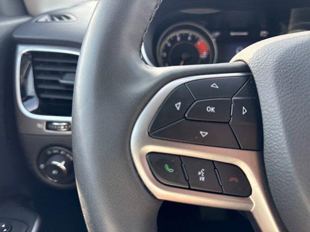 Photo of 2022 Diamond Black Crystal Pearlcoat Jeep Cherokee
