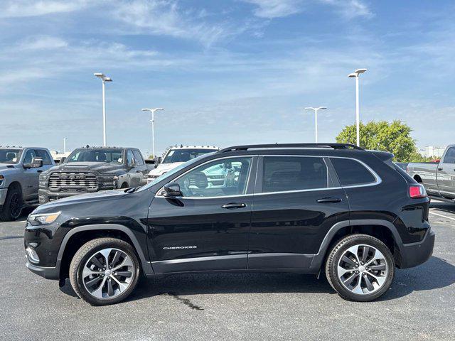 Photo of 2022 Diamond Black Crystal Pearlcoat Jeep Cherokee