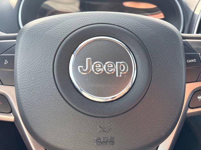 Photo of 2022 Diamond Black Crystal Pearlcoat Jeep Cherokee