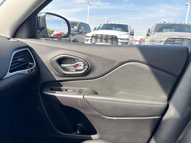 Photo of 2022 Diamond Black Crystal Pearlcoat Jeep Cherokee