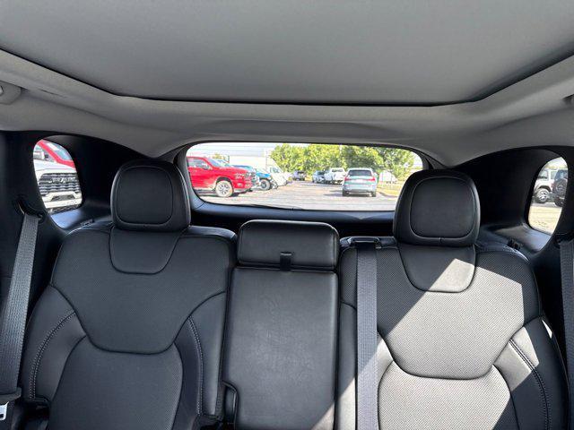 Photo of 2022 Diamond Black Crystal Pearlcoat Jeep Cherokee