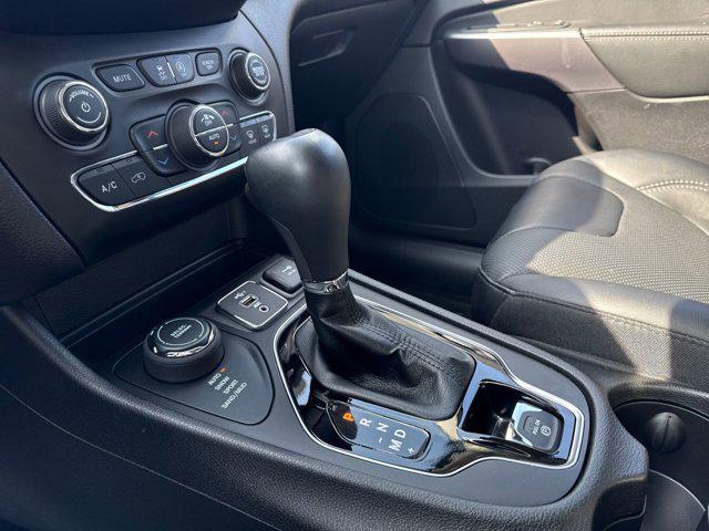 Photo of 2022 Diamond Black Crystal Pearlcoat Jeep Cherokee