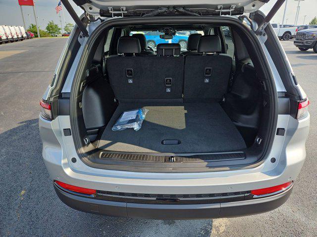 Photo of 2025 Silver Zynith Jeep Grand Cherokee