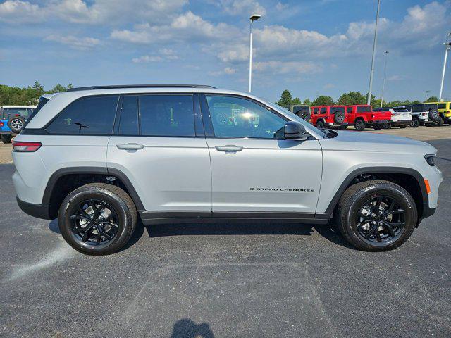 Photo of 2025 Silver Zynith Jeep Grand Cherokee