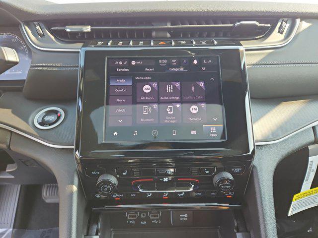 Photo of 2025 Silver Zynith Jeep Grand Cherokee