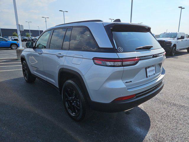 Photo of 2025 Silver Zynith Jeep Grand Cherokee