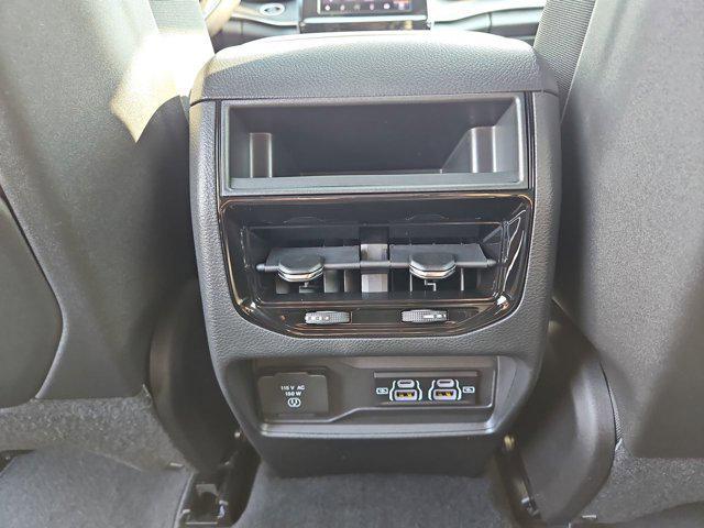 Photo of 2025 Silver Zynith Jeep Grand Cherokee