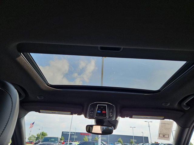 Photo of 2025 Silver Zynith Jeep Grand Cherokee