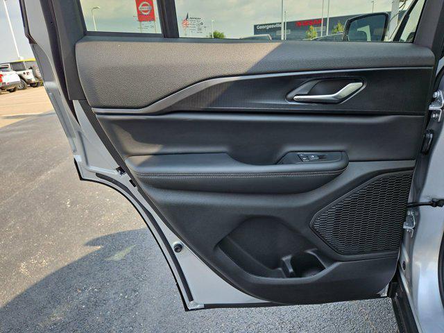 Photo of 2025 Silver Zynith Jeep Grand Cherokee