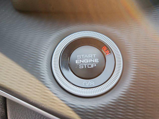 Photo of 2025 Silver Zynith Jeep Grand Cherokee