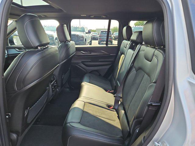Photo of 2025 Silver Zynith Jeep Grand Cherokee