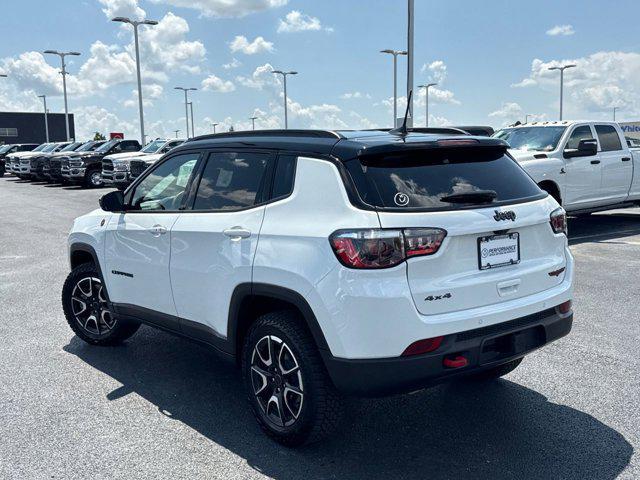 Photo of 2025 Bright White Clearcoat Jeep Compass