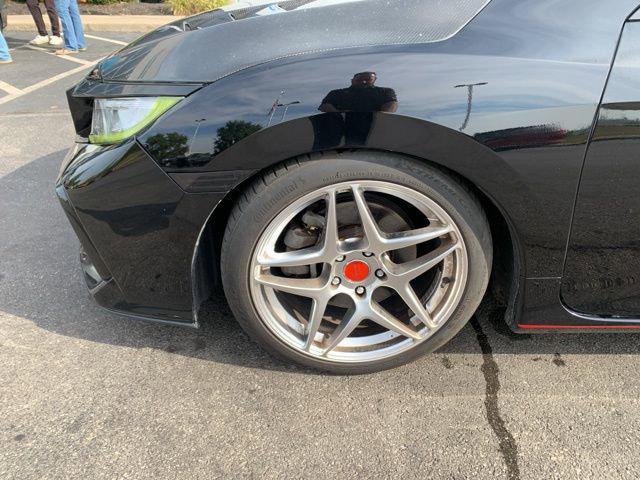 Photo of 2019 Crystal Black Pearl Honda Civic Si