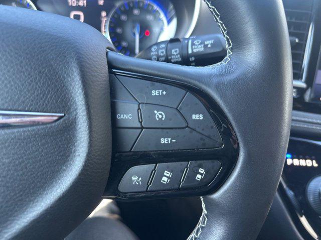 Photo of 2021 Granite Crystal Metallic Clearcoat Chrysler Pacifica