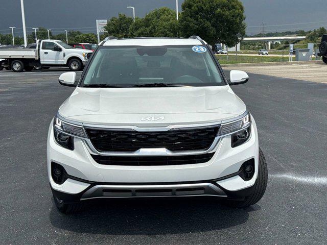 Photo of 2023 Snow White Pearl Kia Seltos