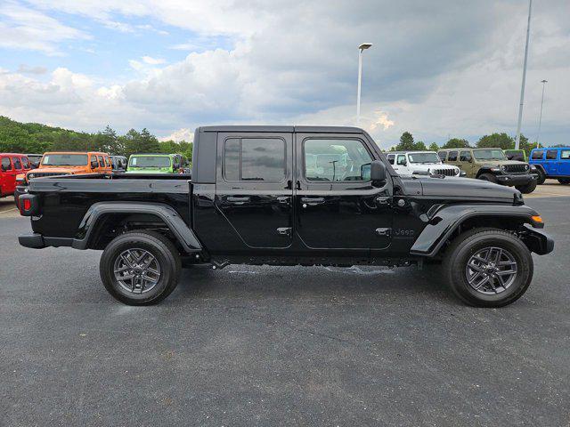 Photo of 2025 Black Clearcoat Jeep Gladiator