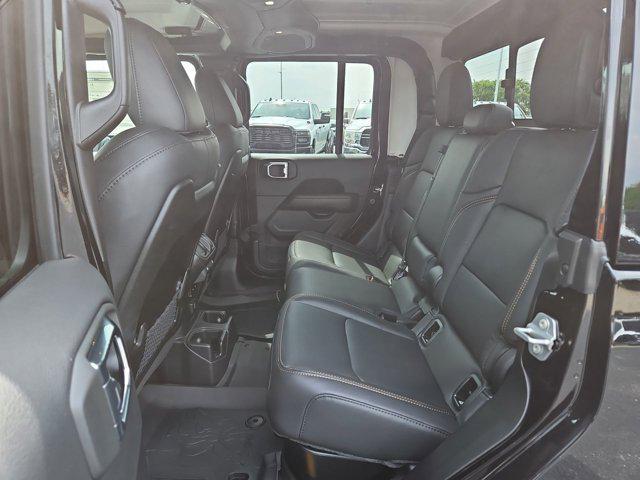 Photo of 2025 Black Clearcoat Jeep Gladiator