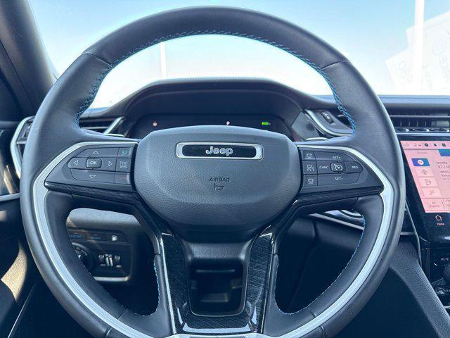 Photo of 2022 Diamond Black Crystal Pearlcoat Jeep Grand Cherokee 4xe