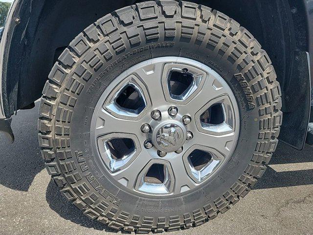 Photo of 2017 Brilliant Black Crystal Pearlcoat RAM 2500