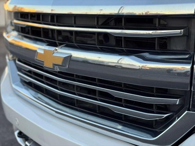 Photo of 2018 Iridescent Pearl Tricoat Chevrolet Silverado 1500