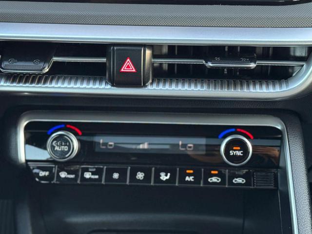 Photo of 2022 Glacial White Pearl Kia K5