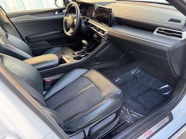 Photo of 2022 Glacial White Pearl Kia K5
