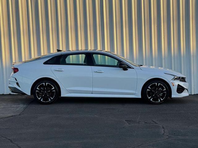 Photo of 2022 Glacial White Pearl Kia K5