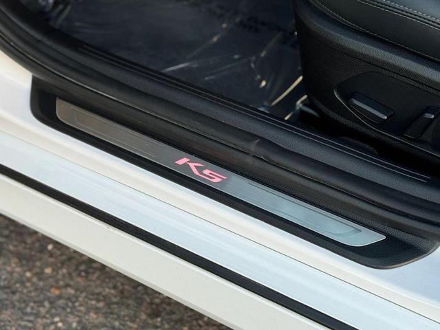 Photo of 2022 Glacial White Pearl Kia K5