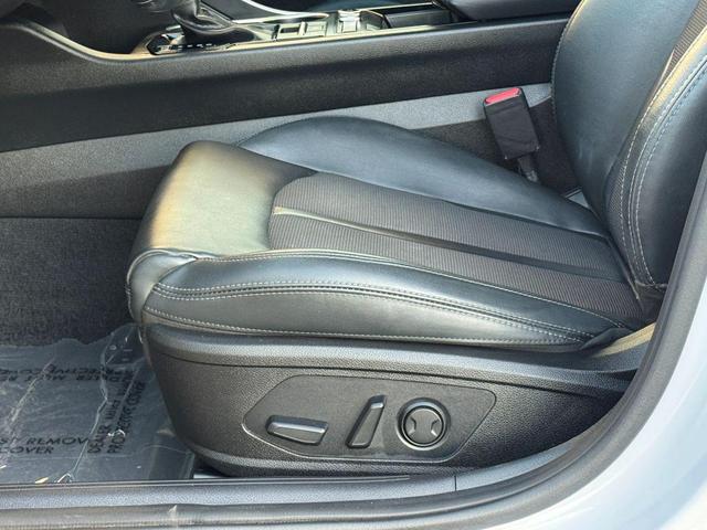 Photo of 2022 Glacial White Pearl Kia K5