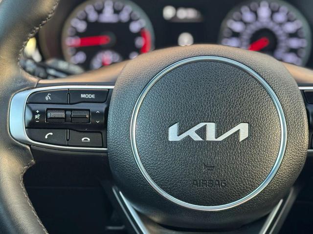 Photo of 2022 Glacial White Pearl Kia K5