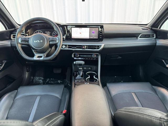Photo of 2022 Glacial White Pearl Kia K5